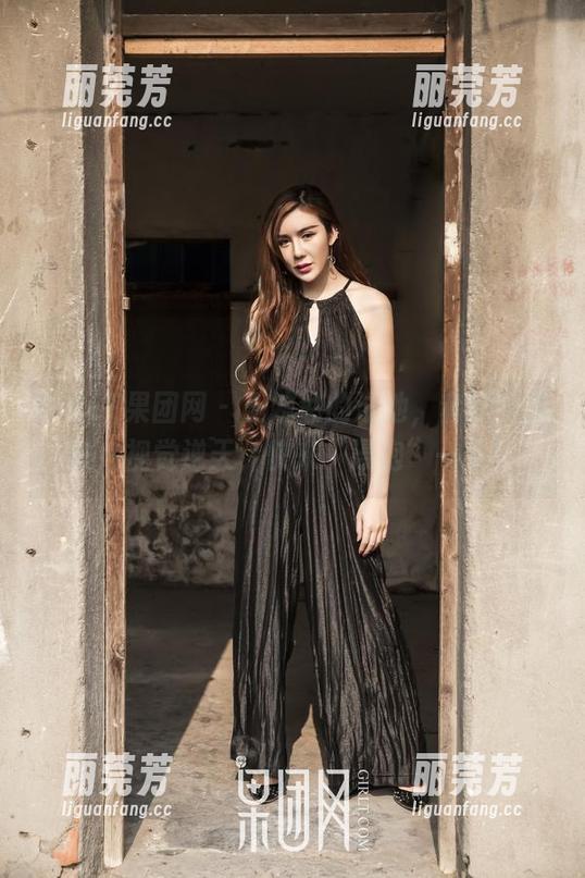 GIRLT果团网-王婉悠 GIRLT果团网 - 王婉悠的泳池,套图免费送,视觉逆天,快来“浸泡”一下!