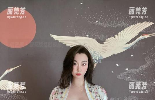 微密圈 - 眼花缭乱的原图，指尖流淌的油亮，MIYA真会让人停留啊！