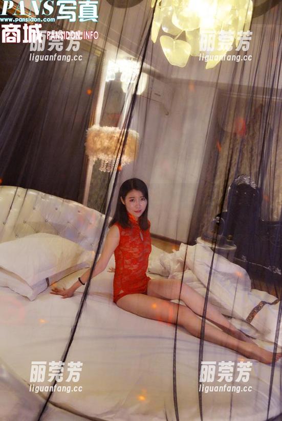 PANS - 不一样的雅文：精选裸足写真，打破常规的优雅演绎。