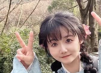 Sayako＿今年4岁私拍：空姐的行李箱竟藏了些啥？