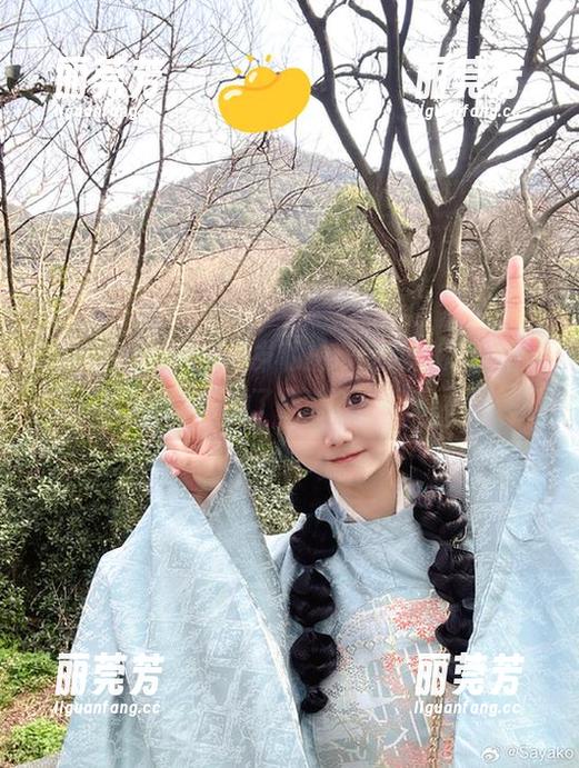 Sayako＿今年4岁私拍：空姐的行李箱竟藏了些啥？