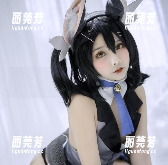 不说你也能懂——最新图集里的SayoMomo袜子秀！
