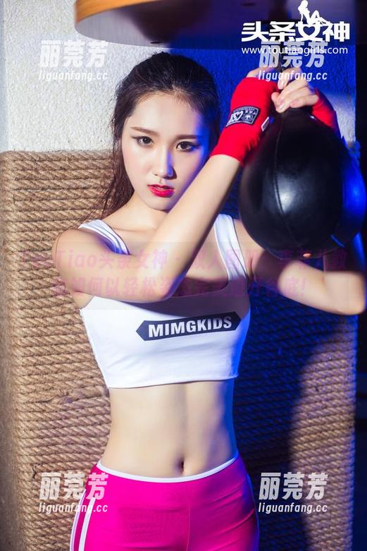 TouTiao头条女神 - 双人图册：李菲儿教你如何以轻松姿态完美避开谷底！