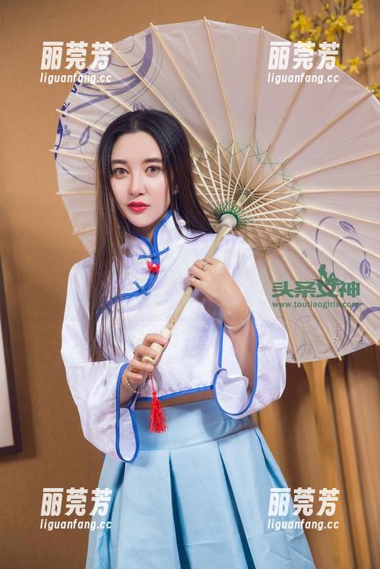 TouTiao头条女神 - 果儿Victoria修女全集，带着几分小紧张下载，为什么呢？