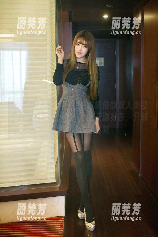 TuiGirl推女郎 - 想在赵惟依的双人美图里找到点什么，但是浏览来浏览去，只剩下影影绰绰的暧昧