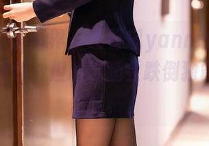 XIAOYU语画界 – 王馨瑶yanni分享的黑丝美腿图包，担心这腿会跌倒独霸你的视线。