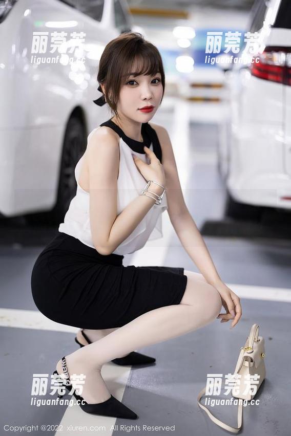 Xiuren秀人网-小蛮妖yummy Xiuren秀人网 - 小蛮妖yummy穿上制服的样子,谁还敢说她不酷?原图请看!