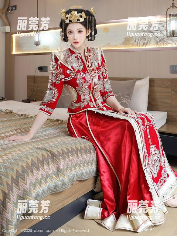 Xiuren秀人网 - 超高清女仆，白微Sera带你回到无忧童年～图集开启！