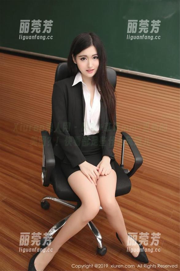 Xiuren秀人网-草莓mm Xiuren秀人网 - 眼镜+草莓mm=更新的美图?!快看都是些什么玩意儿