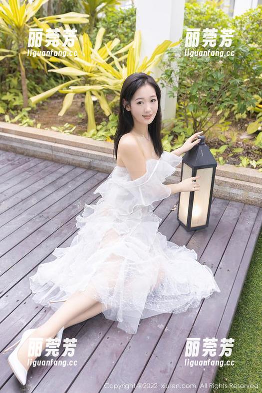 Xiuren秀人网 - 菲儿beauty的泳衣写真，网盘里藏了些小心思～