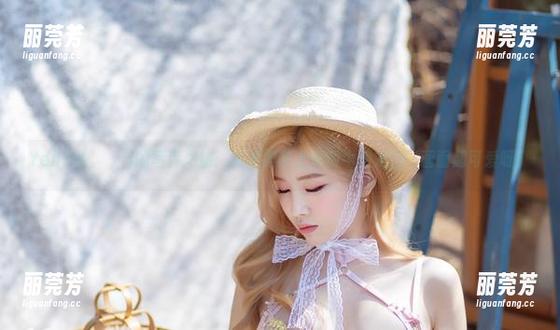 Yebin(전예빈)的写真之旅：当然得带上她的牛朋友们，画面超可爱呀！