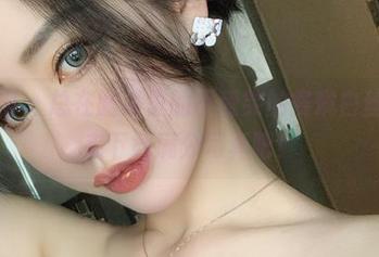 微密圈 – 总在脑海里的不爱笑的赛琳白丝，快来下载满分写真吧！