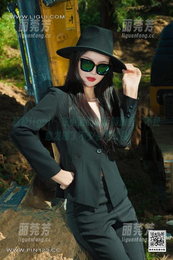 丽柜ligui - 在小涵的最新制服里，不经意发现了不少资源珍品