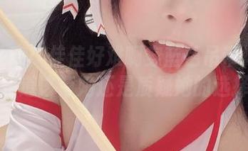 原图注意！佳佳好难啊穿蓝色吊带体操服，不知道该夸她还是质疑她的选择？！