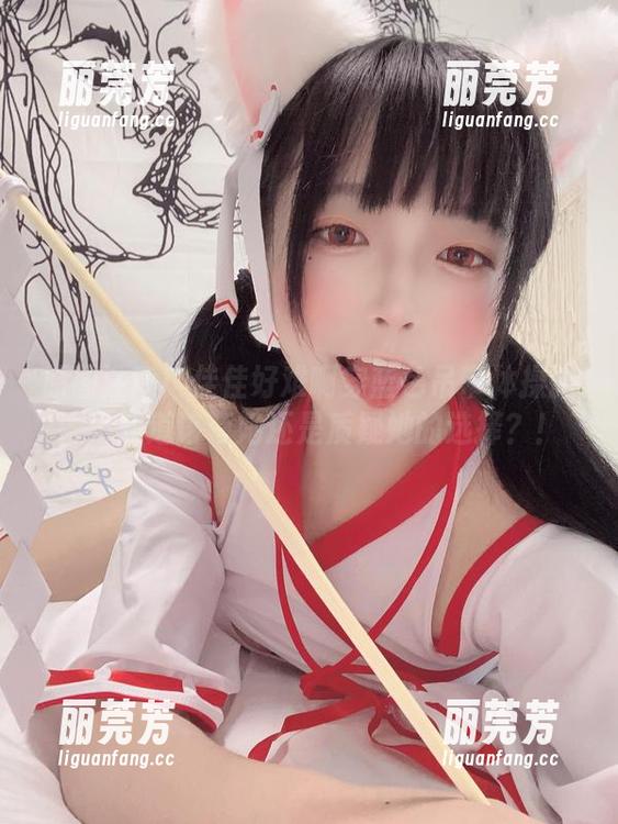 佳佳好难啊 原图注意!佳佳好难啊穿蓝色吊带体操服,不知道该夸她还是质疑她的选择?!