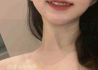 咳，倦倦喵的最新原图，体操服穿得真心不错，每天都在打卡发呆吗？