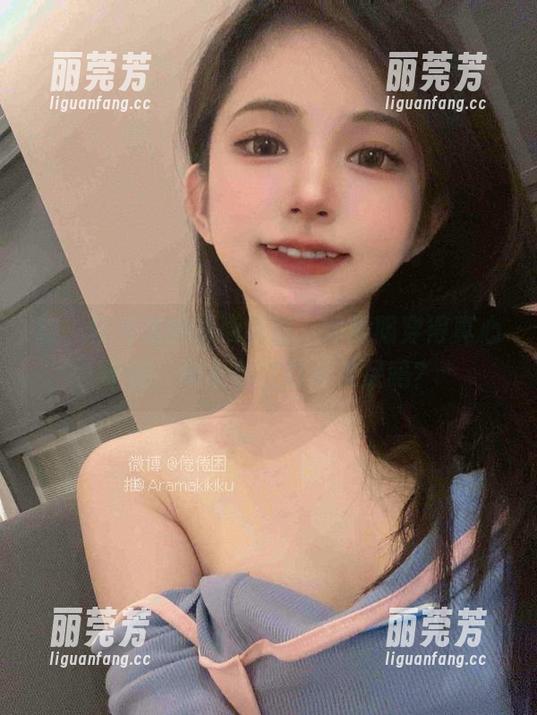 咳，倦倦喵的最新原图，体操服穿得真心不错，每天都在打卡发呆吗？