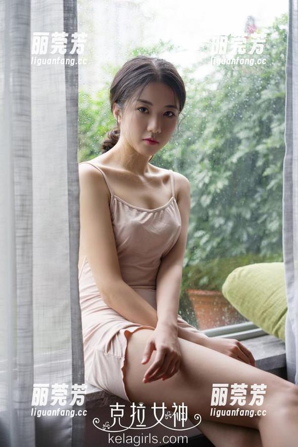 克拉女神-慕菲 克拉女神 - 慕菲校服私拍,怀念那时只需交作业和晃悠的日子!
