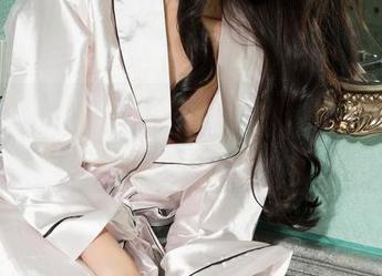 克拉女神 – 王睿的旗袍合集：穿起来像公主，走起来像小丑…你觉得我该怎么办？