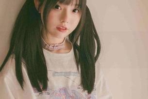 这组比基尼写真，六味帝皇酱的身材完全不吃亏，就是那个泳池在哪儿呢？