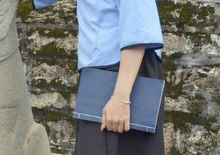 初夏女神 – 人物与衬衫的完美时光，环环在照片中就是那道光圈！