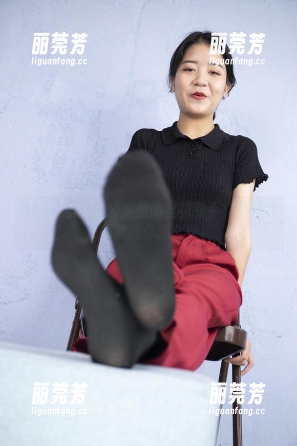 南国足艺 - 办公室里的丝袜杀手！潘婷免费图集教你怎么穿！