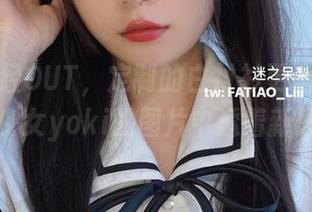 裙子已经OUT，定制的白衬衫更诱人——发条少女yoki的图片中透着新思维。