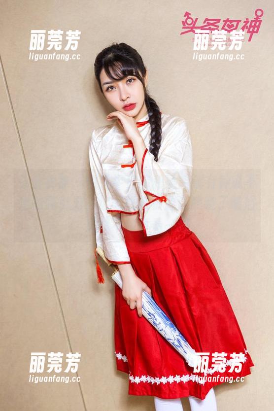 头条女神-梁芮溪 头条女神 - 似乎牛仔裤和梁芮溪有种说不出的吸引力,这写真集资源让我皱了皱眉又忍不住再看一眼