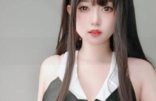 女主K的蓝色泳装女仆，美图后终于不再露怯