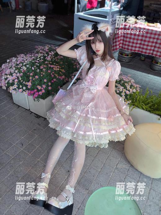 用妖君白研的眼看凹凸，顺便自己也凹一个造型！