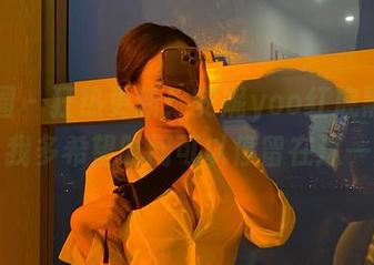 微密圈 – 狂热更新！安妮yoo红底黑丝图包，我多希望时间可以停留在这一刻。