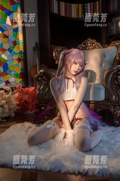 安食Ajiki 安食Ajiki分享:笨拙的小恶魔,写真集里的傻乎乎时刻!