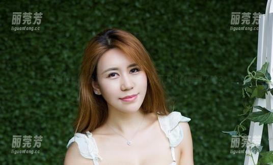 尤物馆 - 私房里的美脚戏法，冷不丁说你看到了啥？