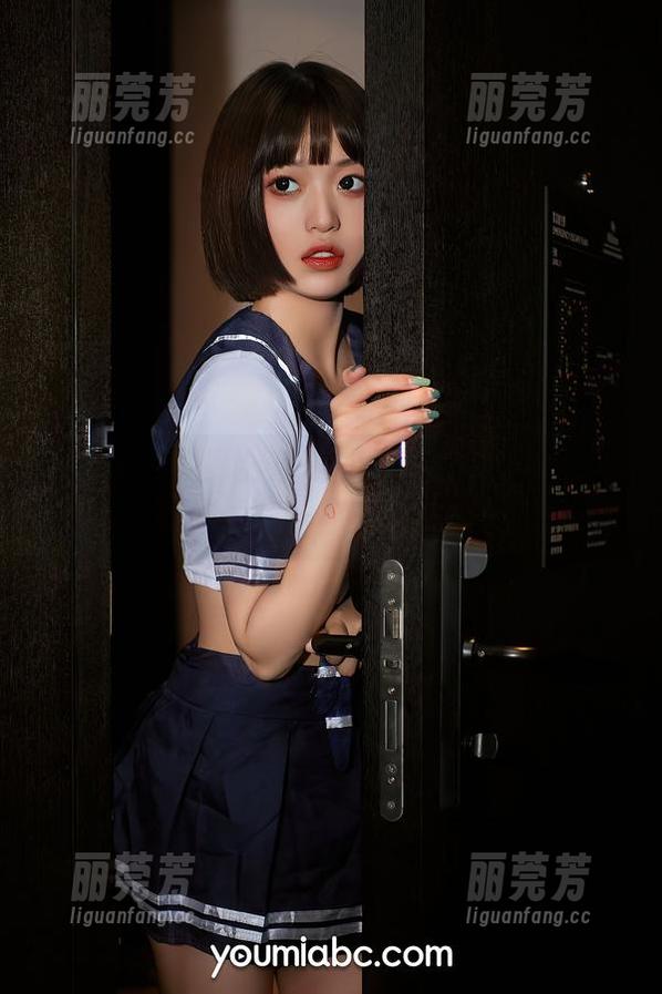 尤蜜荟 - 尹菲分享她的纯白：看她怎么低调奢华，真有耐心。