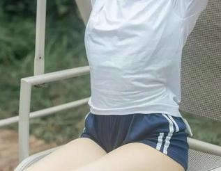 哈哈，幼水铃衣Airi的新套图就是这么无所畏惧，谁能不想模仿一下呢？
