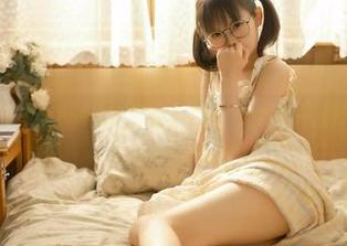 和服写真中的幼水铃衣：超越了衣服，她的每一寸都是舞蹈。