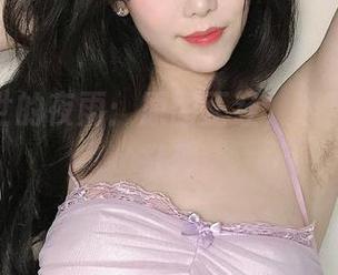 抖娘利世的夜雨：原图正经，照片却偷偷打趣