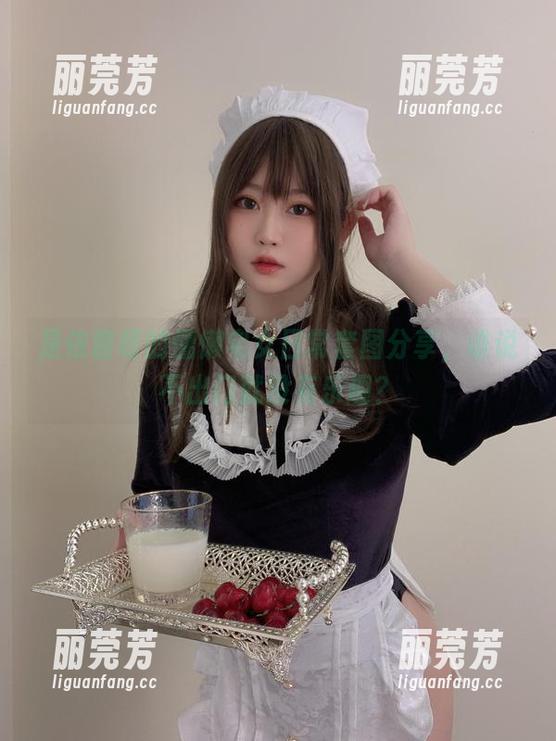 是依酱呀的慵懒宅女日常套图分享，谁说不出门就没有乐趣？