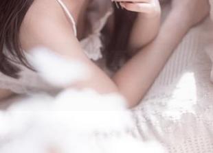 这就是桃良阿宅的写真集吗？莉可x莉丝这样比心也是醉了！