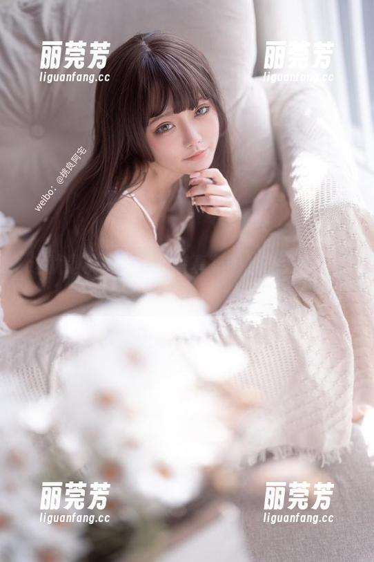 这就是桃良阿宅的写真集吗？莉可x莉丝这样比心也是醉了！