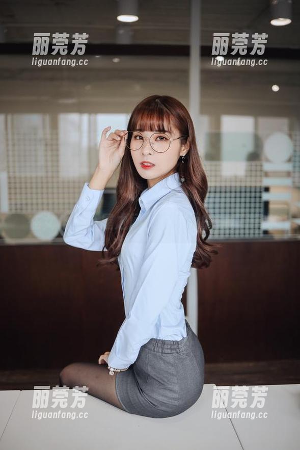 在女仆和小屋之间，泥泥汝的写真游戏