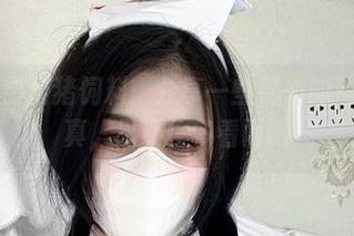 微密圈 – 脚踏猪饲料：分享一些秘书的油亮黑丝写真，忍不住多看两眼