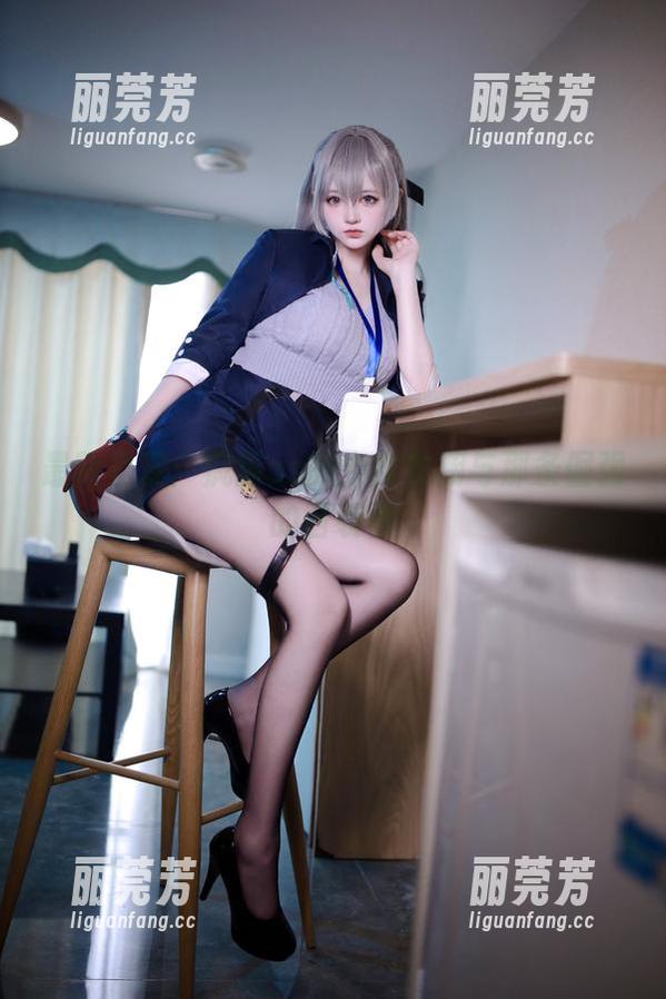 疯猫ss 最新呈现:疯猫ss的少女衣橱与那条倔强的西装裤