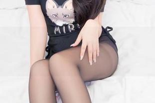 神楽坂真冬的眼镜写真合集：每一张都在挑逗我的想象力
