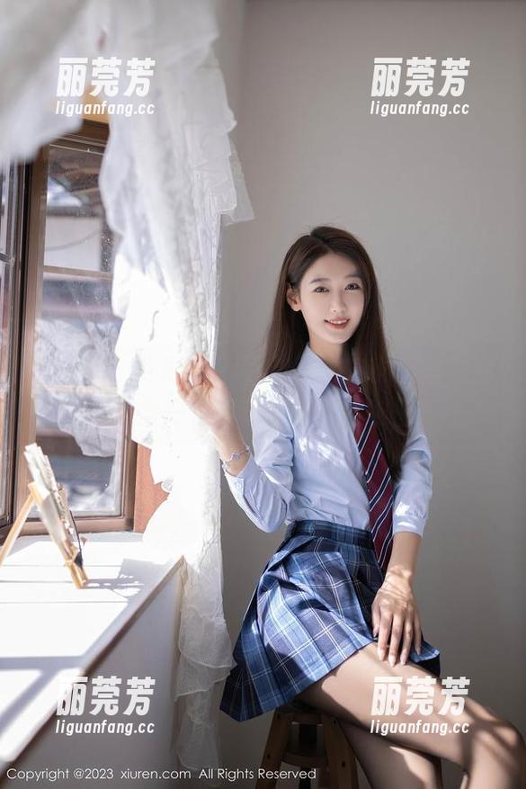 秀人网 - 在Emily尹菲的睡衣王国里，你只需做好在图库里迷路的准备！