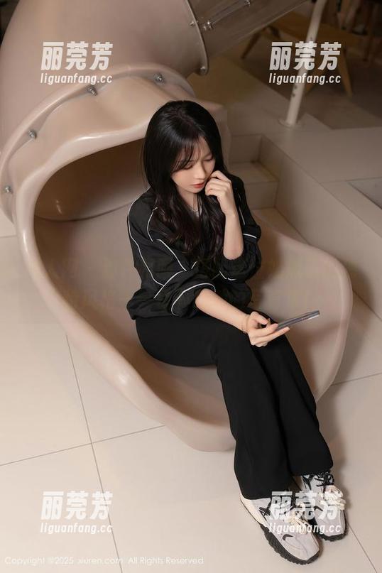 秀人网-奶瓶子 秀人网 - 那件和服,搭配这位奶瓶子的独特风格——快下载她的写真集!