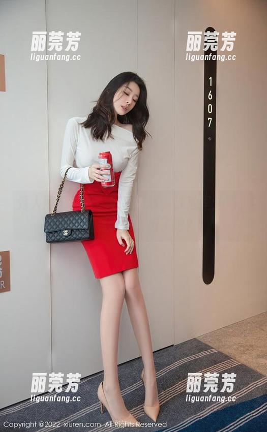 秀人网 - 哎呀，娜娜子呀，泳池里沐浴，最新资源也太撩了吧？