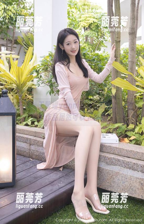 秀人网 - 王馨瑶yanni带你逛厦门，这些旅拍作品居然可以下载哦！