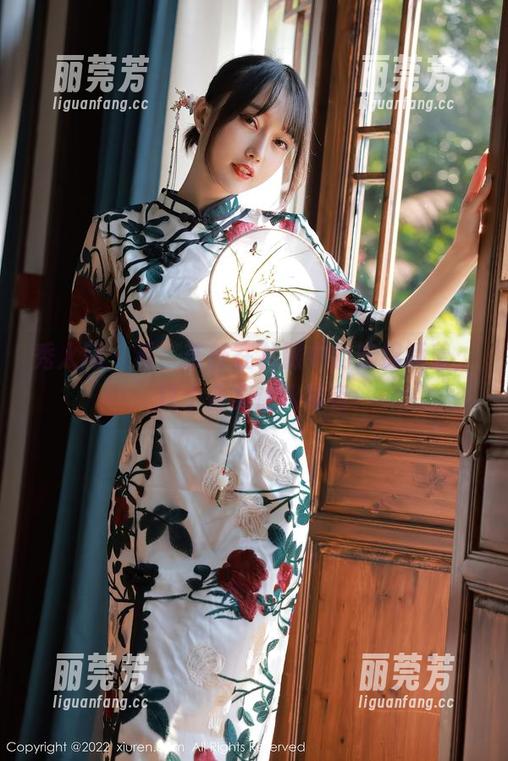 秀人网-艺轩 秀人网 - 看,艺轩在礼服中的软绵娇羞;这个合集让人咋舌