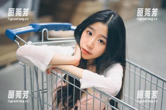 当你看到穆零Mu0的美足原图，真的要问：壁纸能不能发光？